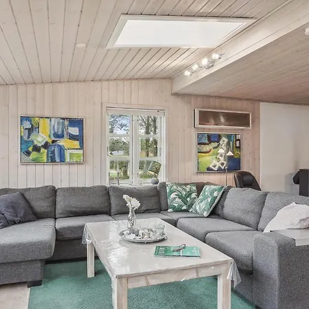 2 Bedroom Stunning In * Hals