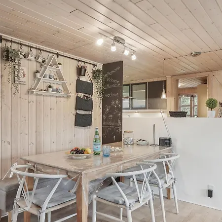 2 Bedroom Stunning In *