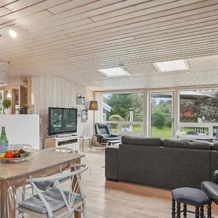 Holiday home 2 Bedroom Stunning In Hals